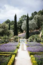Mediterranean Garden In 2020 Mediterraner Garten Italienischer Garten Mediterrane Gartengestaltung