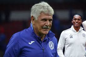 Tuca Ferretti cuestiona a Joel Huiqui por la llegada de Facundo Oreja