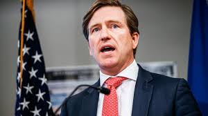 Christopher Krebs sparkas av Donald Trump