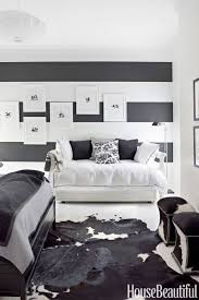 Both black and white furniture balances the color scheme. 15 Beautiful Black And White Bedroom Ideas Black And White Decor