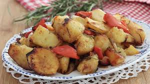 Pommes De Terre Et Poivrons Au Four Recettes Faciles Recette En 2020 Poivrons Au Four Recettes De Cuisine Pomme De Terre