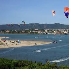 ɘʃpɔˈzẽdɨ) (listen)) is a city and a municipality in braga district in portugal. Kitesurf In Esposende Portugal Europe Thekitespot Com