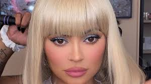 Many celebrities like jennifer lopez, dakota johnson, leighton meester etc have been spotted sporting bob cut hairstyles on various occasions. The Best Celebrity Bob Cuts Of 2019 Fashionisers C