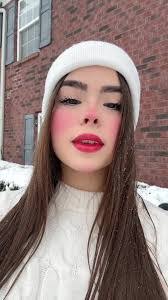 Lisa Romer's Instagram, Twitter & Facebook