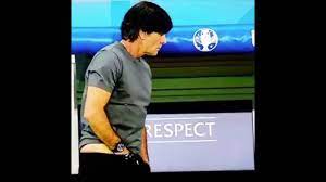 Jogi löw enschuldigt sich für öffentliches eierkraulen. Jogi Low Hat Eier In Der Hose Youtube