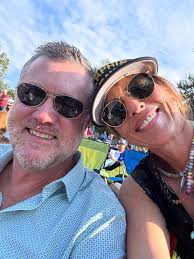 Boy how time flies… After nearly 30 years 😱 @jenny_mom_or_mrswatson  @cindyphoward and I got to see our fave college band again! What a special  night 🙌🏼 Thank you @mempopfest for inviting @therealconnells