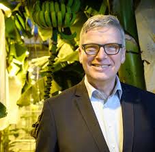 Gert Kema scores with Dutch bananas