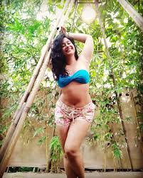 Poonam Bajwa flaunted her voluptuous curves in bikini top and shorts. -  SpideyPosts