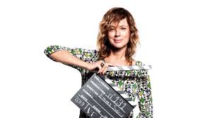 101 preguntas a Emma Suárez: ¿La cosa más peliculera que ha hecho en su  vida? Pegar tiros en una playa ayer mismo | Vanity Fair