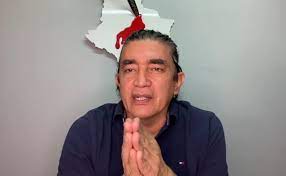 Gustavo bolívar moreno es un escritor, periodista y guionista colombiano conocido,por sus novelas sin tetas no hay paraíso, el capo y pandillas, guerra. Gustavo Bolivar Es Un Peligro Para La Sociedad Se Muchas Mas Cosas De El Bruno Diaz En Mananas Blu