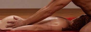 Tantric massage is based on oriental techniques that aim to help you find harmony through both relaxation and the excitement of the senses. Tibetischer Tantra Massagekurs Sadhaka