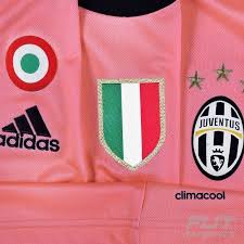 Girone d'andata controverso, fra luci e ombre, forse in crescita nel finale. Camisa Adidas Juventus Away 2016 Scudetto Futfanatics