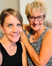 Nicole Hoye's Instagram, Twitter & Facebook