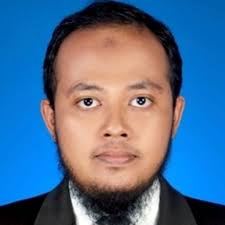 Can we indentifty whether a substances fluorescent or not by looking at  their chemical structure?