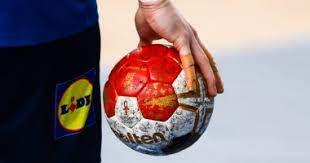 كأس العالم لكرة اليد هي بطولة دولية تقام كل سنيتن بدأ تنظيمها سنة 1938 أكثر المنتخبات مشاركة و تتويجا هو منتخب رومانيا لكرة اليد. Ù…ØºØ§Ø¯Ø±Ø© 7 Ù…Ù†ØªØ®Ø¨Ø§Øª Ø¯ÙˆÙ„ÙŠØ© Ù…Ù† Ø¨Ø·ÙˆÙ„Ø© ÙƒØ£Ø³ Ø§Ù„Ø¹Ø§Ù„Ù… Ù„ÙƒØ±Ø© Ø§Ù„ÙŠØ¯ Ø§Ù„ÙŠÙˆÙ… Ø§Ù„Ø³Ø§Ø¨Ø¹