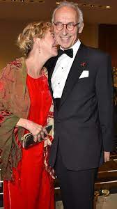 The actress is married to martin wuttke, her starsign is taurus and she is now 61 years of age. Tatort Star Margarita Broich Das Ist Der Neue Mann An Ihrer Seite