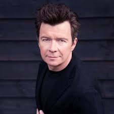 Śpiewał w brytyjskiej grupie fbi. Rick Astley Rickastley Twitter