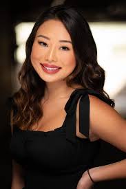 Hey Pals! My name is Liz and I am looking for 1-2 roommates who would be  looking to sign a January lease! Location is flexible but I'm most  interested in Weho, Culver