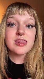 Amber Hallett's Instagram, Twitter & Facebook