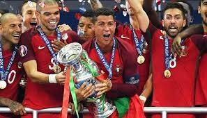 ويدخل منتخب البرتغال مباراة اليوم لمحاوله الإنتصار والخروج بالمباراة بفوز مهم لجماهيرة ,حيث كان يحتل في المركز الثالث في المجموعه وبرصيد اربع نقاط حيث لعب ثلاث مباريات تمكن من الفوز في مباراة وتعادل في مباراة وخسر في مباراة, وتأهل كأفضل ثالث,ويلعب. Ø£Ø±Ù‚Ø§Ù… Ù„Ø§ ØªÙ†Ø³Ù‰ 3 Ù†Ù‚Ø§Ø· Ù‚Ø§Ø¯Øª Ø§Ù„Ø¨Ø±ØªØºØ§Ù„ Ù„Ø¹Ø±Ø´ Ø£ÙˆØ±ÙˆØ¨Ø§