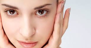 Susu bisa dijadikan sebagai cleanser atau pembersih sebelum menggunakan masker. Petua Cerahkan Kulit Muka Encikshino Com