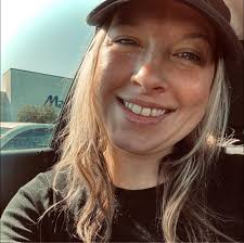 What are favorite dye-free and healthy dry snacks from Costco?