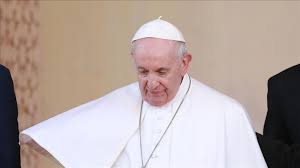 Desde la plaza de san pedro, el rezo de la oración del ángelus, dirigido por el papa francisco El Papa Francisco Insta A Poner Fin A La Violencia Y El Extremismo Durante Su Visita