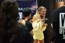 Kelsea Ballerini Earns Fifth No 1 Country Radio Single With Miss Me More Kelsea Ballerini Josh Abbott Band Christian Music