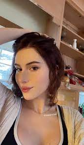 Freckle Goirl : u/porcelaingoirl
