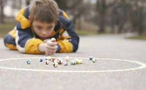 La morra es uno de los juegos tradicional que jugaban los romanos, y que aún se juega en sant carles de la ràpita y en diferentes pueblos de . Juegos De La Infancia De Nuestros Abuelos Que Todo Nino Deberia Recuperar Los Replicantes