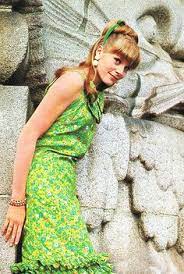 Epingle Sur Retrospective Fashion And Design Or Lovingly Kitsch