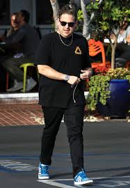 Jonah hill was born and raised in los angeles, the son of sharon feldstein (née chalkin), a fashion designer and costume stylist, and richard feldstein, a tour accountant for guns n' roses. Jonah Hill Starportrat News Bilder Gala De