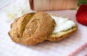 Eier, quark, salz und backpulver verrühren. Low Carb Fruhstucksbrotchen Mit Chia Samen Haselnussen Low Carb Kostlichkeiten