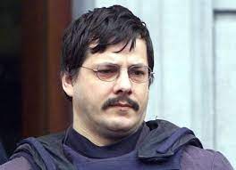Bruno dayez, een van de advocaten van marc dutroux, gaat voorlopig geen voorwaardelijke invrijheidstelling meer vragen voor zijn cliënt. Coronavirus Delays Infamous Paedophile Marc Dutroux S Pre Parole Exam