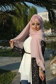 Fulyan Sarmasik Dantelli Tasli Sal Modelleri Moda Tesettur Giyim Moda Stilleri Sal Moda