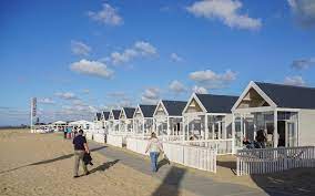 Die insgesamt elf strandhäuser des ferienparks befinden sich in. Die 8 Schonsten Strandhauser In Holland 2021 Am Meer
