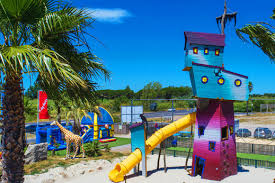 Séjournez en camping sandaya à valras plage, incontournable pour profiter de la plage, découvrir le canal du midi et flâner dans les villages typiquement occitans. 1nxmohejqqkgzm
