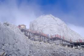 The district's highest point, jiaozi snow mountain, is 4330 meters high, and its lowest point is 695 meters. Jade Dragon Snow Mountain çŽ‰é¾™é›ªå±± In Lijiang Yunnan China