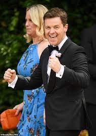 The pair reportedly get married at a church in hampshire on saturday, after which a reception will be held at a nearby luxury hotel where guests will stay. Sbyvi Za Mz6em