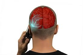 Resultado de imagen de hablando por el movil enfermo