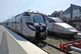 Dès lundi, des billets à 39 euros au maximum sont proposés sur 3 000 destinations, et les enfants de moins de 12 ans peuvent voyager pour 8 euros. Des Billets A 16 Euros En Tgv Divises Par Deux En Ter Les Offres De La Sncf En Bretagne Cet Ete Actu Rennes
