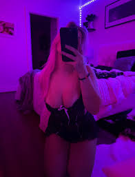 Katerina Carney on X: are you going to join me tonight in bed 😉  t.cokyECD1EzGk  X