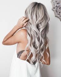 silber haare lange wellenfrisur haare grau farben haarfarben haarfarbe silberblond