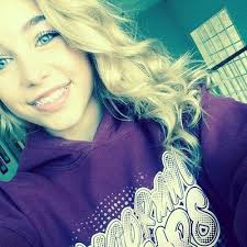 Lauren Bounds (@BoundsHere)