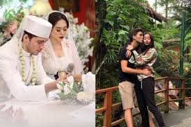 Siang ini, gue ngecek terkait apa yang lagi trend dan banyak dicari orang di internet. Hamil Muda 10 Potret Kemesraan Aura Kasih Dan Suami Yang Manis Banget