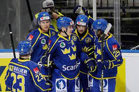 Tre kronor med bla nils lundkvist i laguppställningen avslutar czech hockey games i prag och möter finland kl 11:00 på lördagen. Mwqs2aed6yh0om