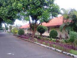 Selain itu, penyidik kejari cilacap pernah mendatangi rumah pa di kompleks perumahan pertamina, gunung simping, cilacap, namun pihak keluarga termasuk istri tersangka tidak mengetahui. Berjajar Perumahan Perumahan Pertamina Cilacap Jawa Tenga Azzam Irfani Flickr