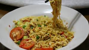 Biasanya, pedagang akan berkeliling dan memukul kualinya yang menciptakan bunyi khas, tek tek tek. How To Make Mie Goreng Special Cara Membuat Mie Goreng Spesial Youtube