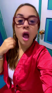 Momentos divertidos con amigos y risas compartidas