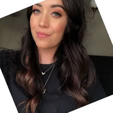 While waiting for my obligatory early morning toastie, at the local deli, a  construction apprentice approached me to ask me about my shirt 👏🏻 we had  a conversation about mental health and